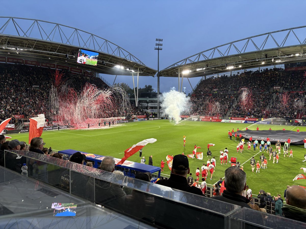 ries067's tweet image. #utrvol we gaan beginnen in Utrecht