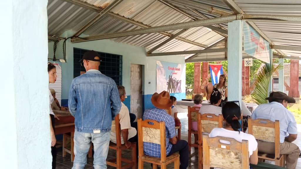 ElectoralD78737's tweet image. #Cienfuegos #Cumanayagua
Asamblea de nominación de candidatos en la circunscripción 34 de la demarcación del consejo popular de Crespo como parte del proceso de elecciones para cubrir cargo vacante de delegado a la Asamblea Municipal del #PoderPopular #JuntosPorLaDemocracia