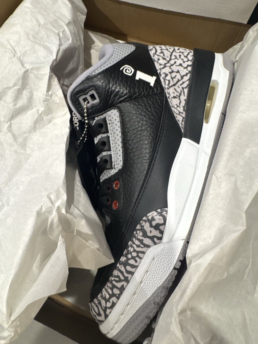 a buddy of mine found this at the Nike Outlet in Portland 😮