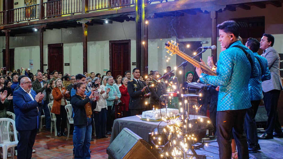 Celebramos los 28 años de nuestra Orquesta con música, emoción y un público que cantó, bailó y nos llenó de cariño.
Gracias por ser el motor de este sueño. Seguimos comprometidos con ustedes. 🎶💛

#SomosOsl