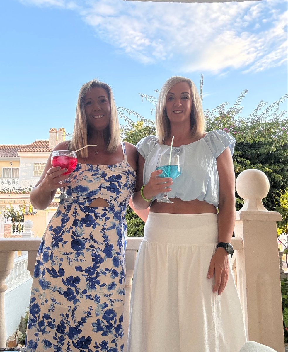 3yrs of holiday pics to catch up on #blueandwhitenight … 🫶🏻🥂 <a href="/traceynev/">Tracey Neville MBE</a> 💕