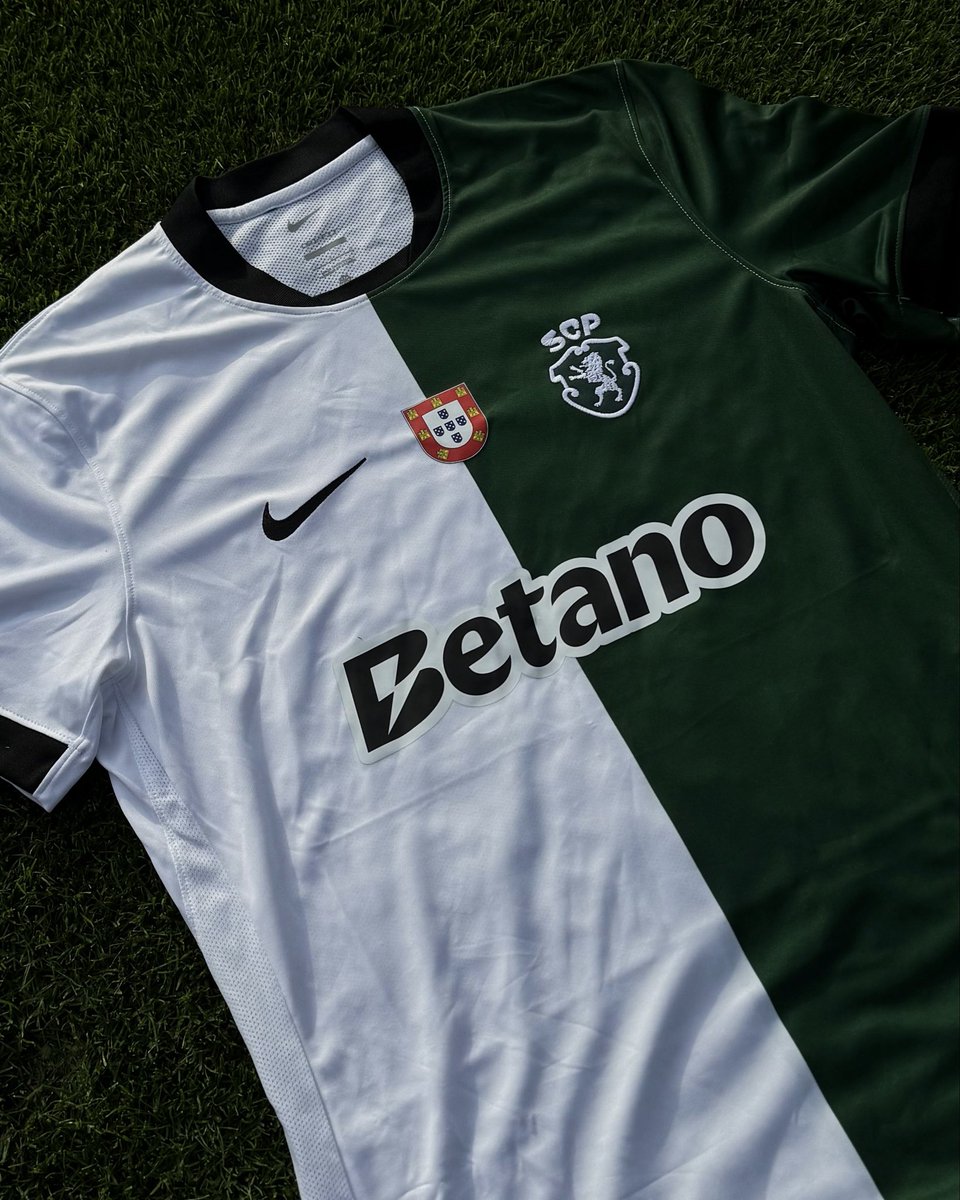 SportingCP's tweet photo. Verde e branco. Lado a Lado, Leões 💚 #FCFPSCP https://t.co/XDQK0xVnLv