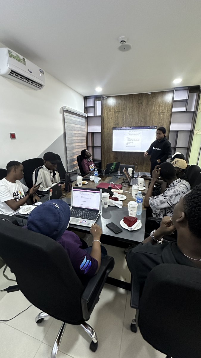 codewithmide's tweet image. Founders, founders, founders!
We’re currently hosting our Buildstop in Uyo, Akwa Ibom.
It’s been great meeting these builders in person as we gear up for the @SuperteamNG regional demo day and the @colosseum Cypherpunk hackathon submissions.