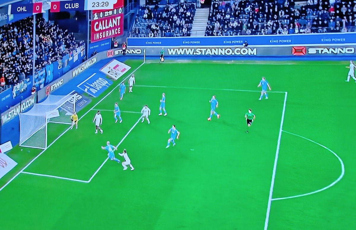 ForbsCarlos's tweet image. Onze centrale verdediger Spileers op zijn wekelijkse zaterdagavond wandeling. 
Belachelijke vent #OHLCLU