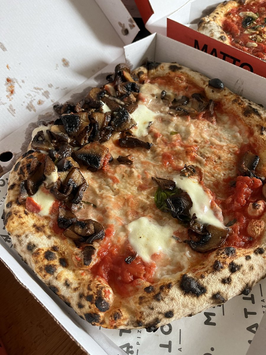 rodmanboyd's tweet photo. @DeliverooHelp @Deliveroo @MattoPizza apparently this is an appropriate service for delivering a pizza. No refund or credit provided by Deliveroo - given it’s a ‘spillage’ issue. I’m sure @MattoPizza will be disappointed by the result of deliveroo’s driver https://t.co/fl1TUBgXNO