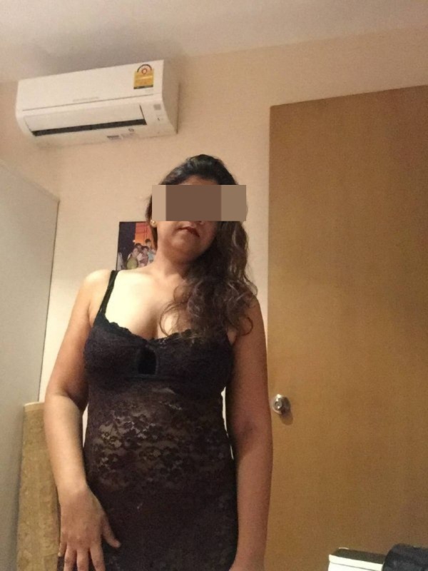 ShinaHyd's tweet photo. 🌙 Hello India, HK &amp; SG Kings!  
A midnight warmth ignites – my schedule’s still a mystery! 🇮🇳✈️  
Luxury Indian Hostess teasing your thrill tonight! (+18)  
DM @Shinahyd to unlock VIP magic! 😘  
#BangkokNights #TravelAsia #IndiaHKSG #SIN #HKG https://t.co/kQH7iJBlCF