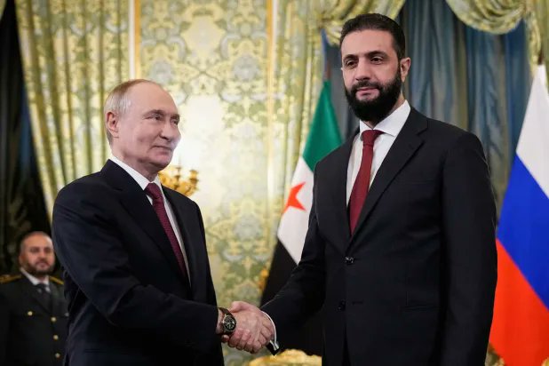 Levant_24_'s tweet photo. 𝗦𝘆𝗿𝗶𝗮 𝗦𝘂𝘀𝗽𝗲𝗻𝗱𝘀 𝗙𝗼𝗿𝗺𝗲𝗿 𝗥𝗲𝗴𝗶𝗺𝗲’𝘀 𝗗𝗲𝗮𝗹𝘀 𝘄𝗶𝘁𝗵 𝗥𝘂𝘀𝘀𝗶𝗮, 𝗨𝗽𝗵𝗼𝗹𝗱𝘀 𝗡𝗮𝘁𝗶𝗼𝗻𝗮𝗹 𝗥𝗶𝗴𝗵𝘁𝘀

Syrian Foreign Minister Asaad al-Shaibani to Al-Ikhbariya:

📌 Dealing with Russia has been gradual; no new agreements were signed, and all previous agreements with the former regime remain suspended and unacceptable.

📌 During the recent Moscow visit, we discussed all topics, including the fate of Bashar Assad and fleeing officers.

📌 All our diplomatic moves are calm, planned, and do not involve any concession on Syrian rights.

📌 Our relations with Russia, China, and Europe must be leveraged to serve the interests of the Syrian people.