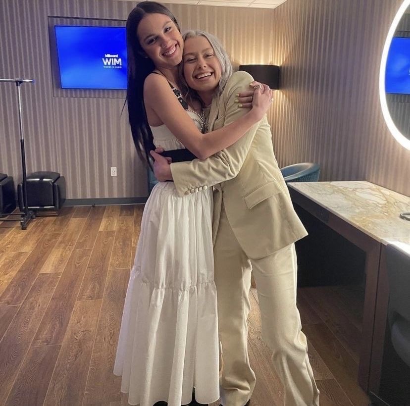 grcelivia's tweet photo. manifesting they both make their comeback next year 😭😭❤️❤️ https://t.co/mkKmznFcKi