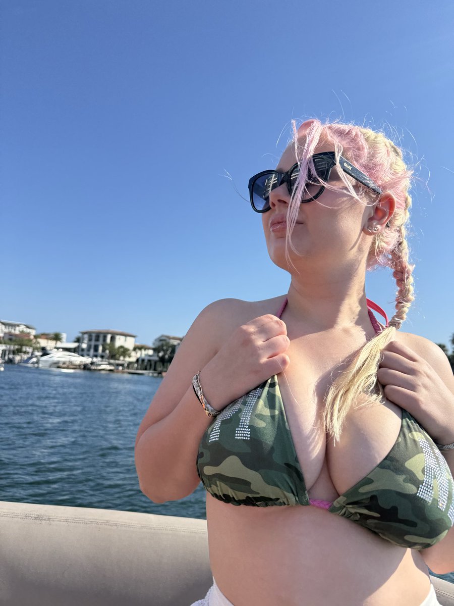 ShayKarmichael's tweet image. 🌊🥥🌞🫧

#destinflorida #crabisland #beachlife