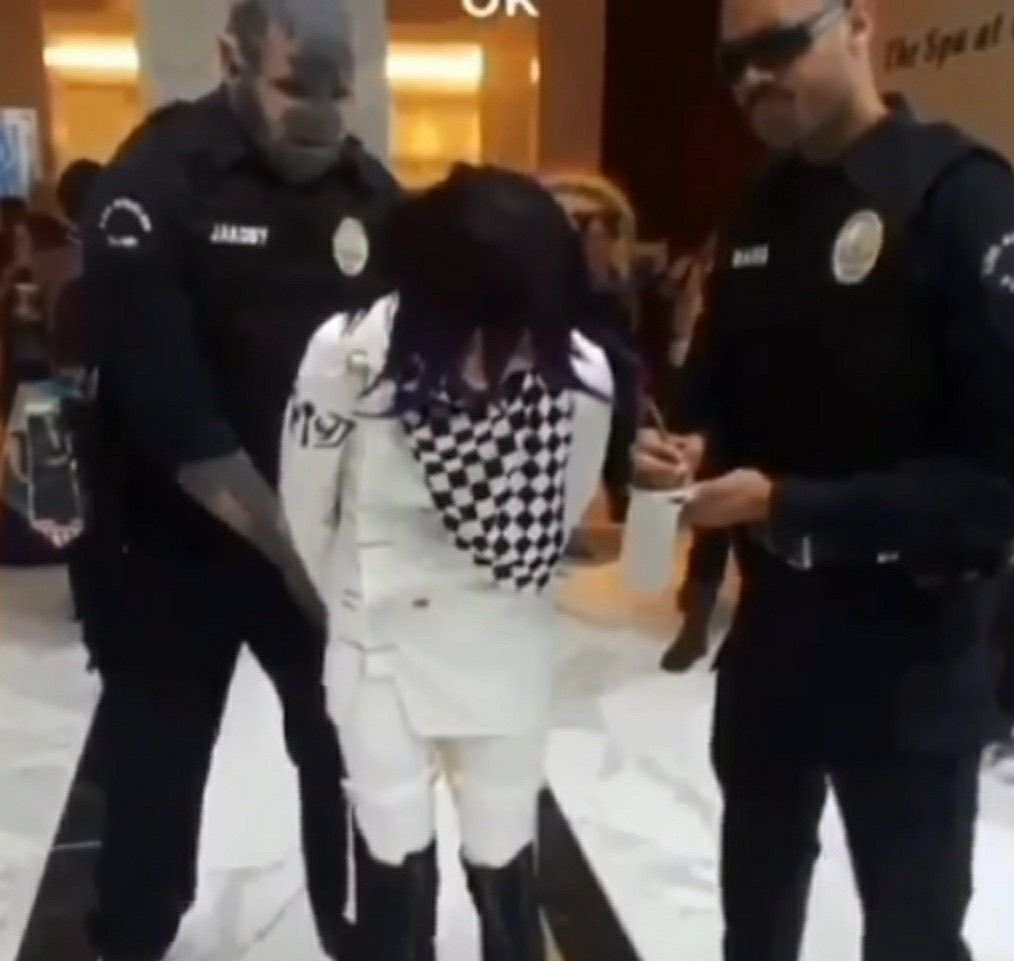 raezorrrr's tweet photo. This is my fav genre of kokichi cosplayer photos https://t.co/0YJNV3kGz2