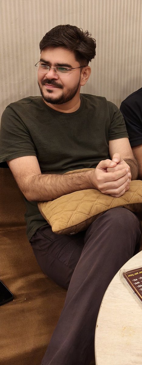 जुबानों के पीछे मत चलो....!
कोई तुम्हें ऐसी कहानी नहीं सुनाएगा 
जिसमें वो ख़ुद गद्दार हो !!

<a href="/sushilakajla2/">Sushila kajla</a> <a href="/SahityaSathi/">साहित्य साथी मंच</a> <a href="/saranhanuman5/">Hanuman choudhary</a>