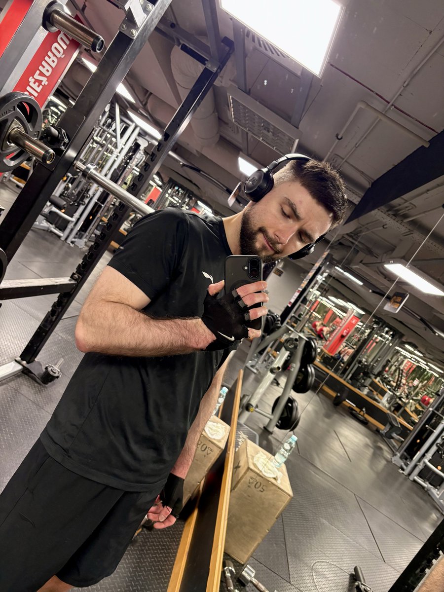 youwei 😔🤙 tweet media