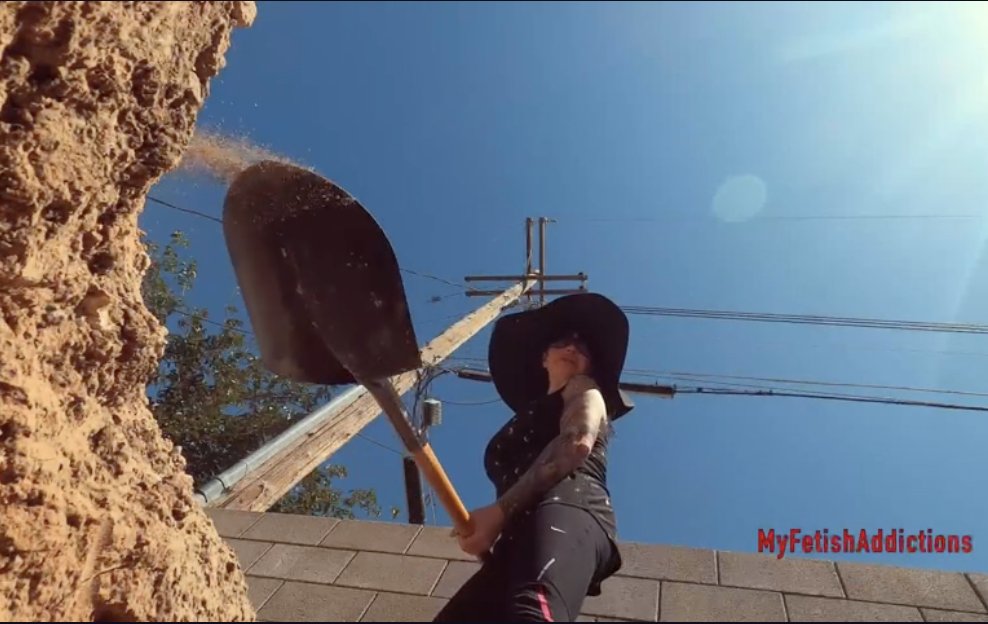Digging Your Grave! (mov 4k) clips4sale.com/studio/40470/3… #taboo #executrix #BlackWidow