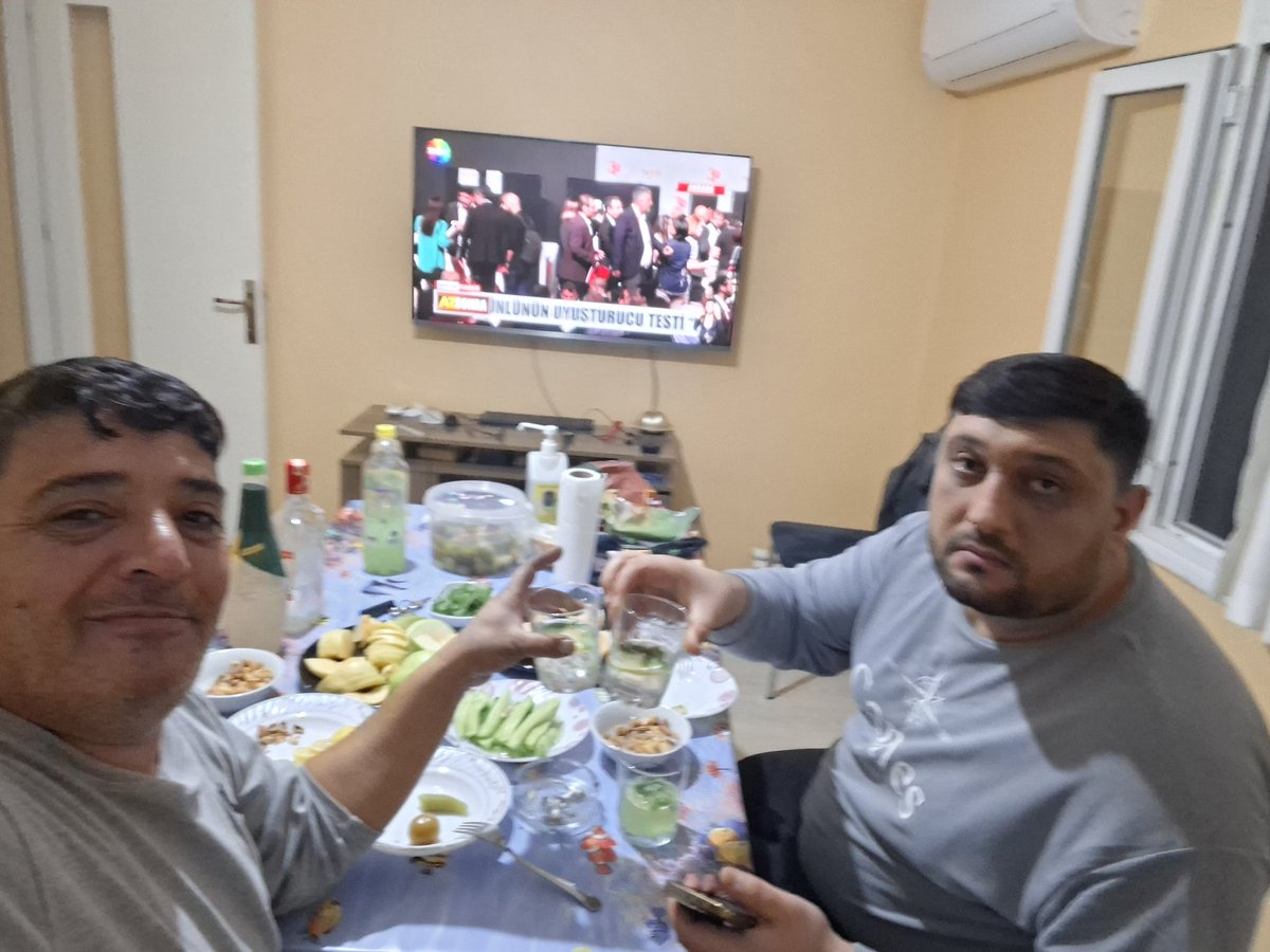 Yoldaşlarım Atatürkçü dostlarım kutsal cumartesi gününüz Dem ola sağlığınıza