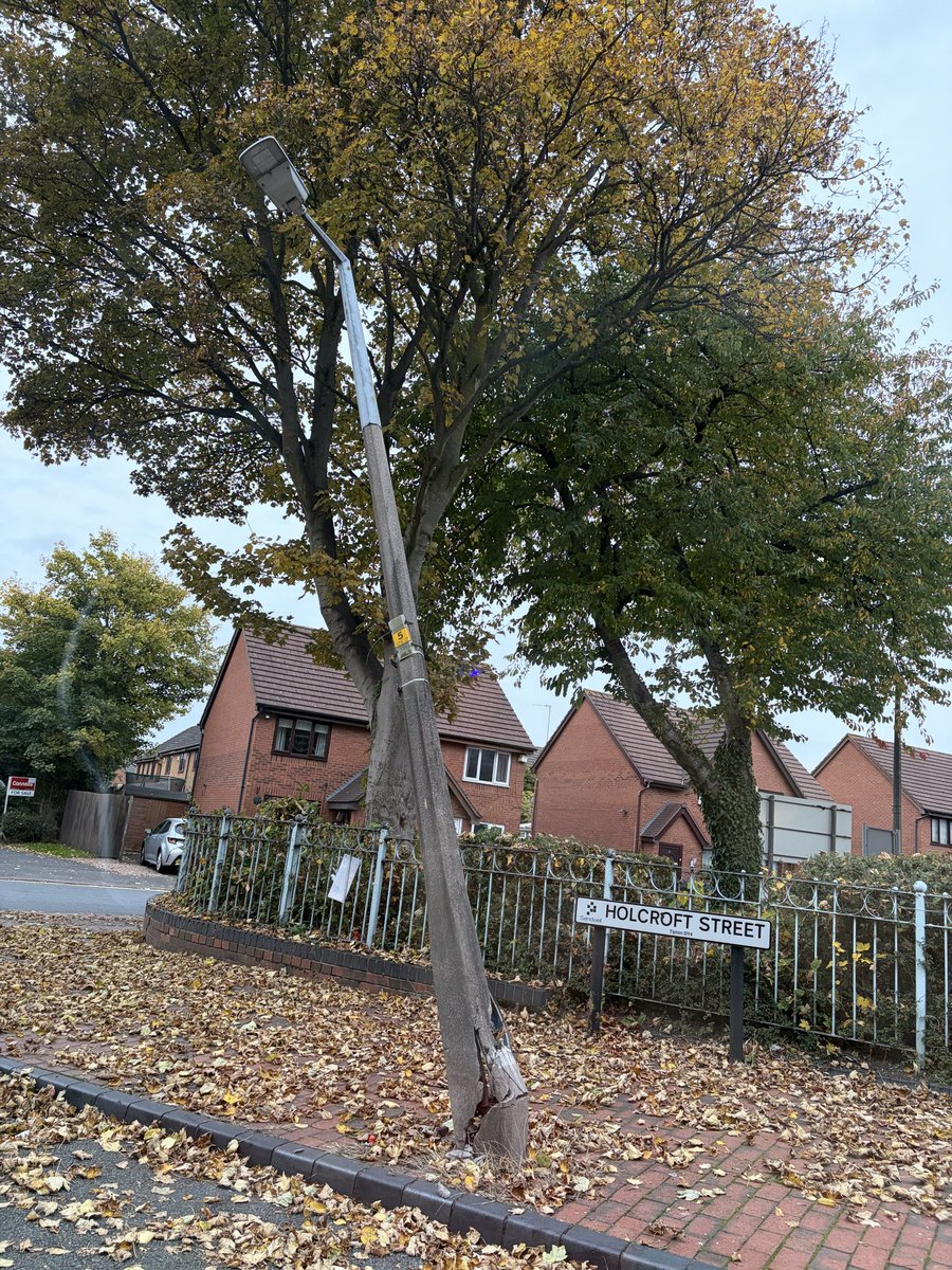 Cllr_Sohail's tweet image. On my walk about this late afternoon in Tividale, came across this hazard, not sure how this has happened but has been raised with Highways for immediate attention. #localcommunity #WorkingAllYearRound