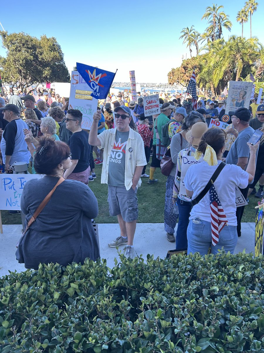 KCSanDiego's tweet image. San Diego showing up - great energy #NoKings
