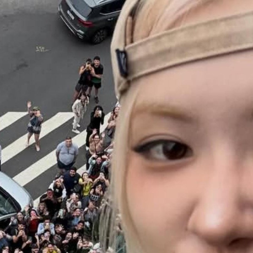 pirocadalisa's tweet image. AI MEU DEUS EU NÃO QFRDITO QUE APARECI NO INSTA DA ROSÉ E VOCÊS NADA