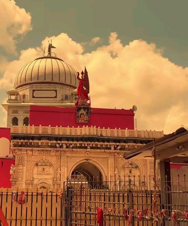 सोने से पहले देशनोक दरबार मां करणी का जोरदार जयकारा हो जाए। 

जय मां करणी 🎉❤️