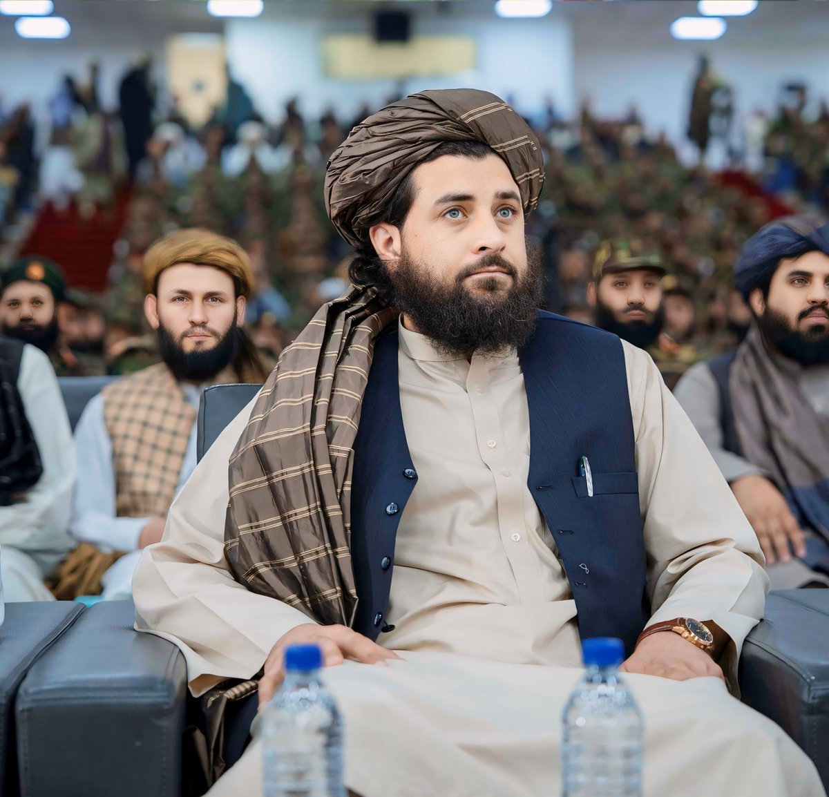 AmiBdri123's tweet photo. سرچینې،
 نن شپه، به قطر کې  د دفاع وزیر، محترم مولوي محمد یعقوب مجاهد د الجزیرې سره د ا.ا د دریځ او پرمختګ روښانه کولو لپاره خبرې وکړي. https://t.co/AtLNGFlczT