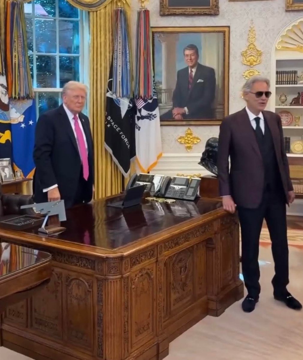 OsservaMy's tweet photo. Dio mio che schifo!
Bocelli diventato il jukebox di Trump.
Un altro giullare che si aggiunge alla corte del re Trump.
Che buffone!
#bocelli https://t.co/Jdm8cisWKZ