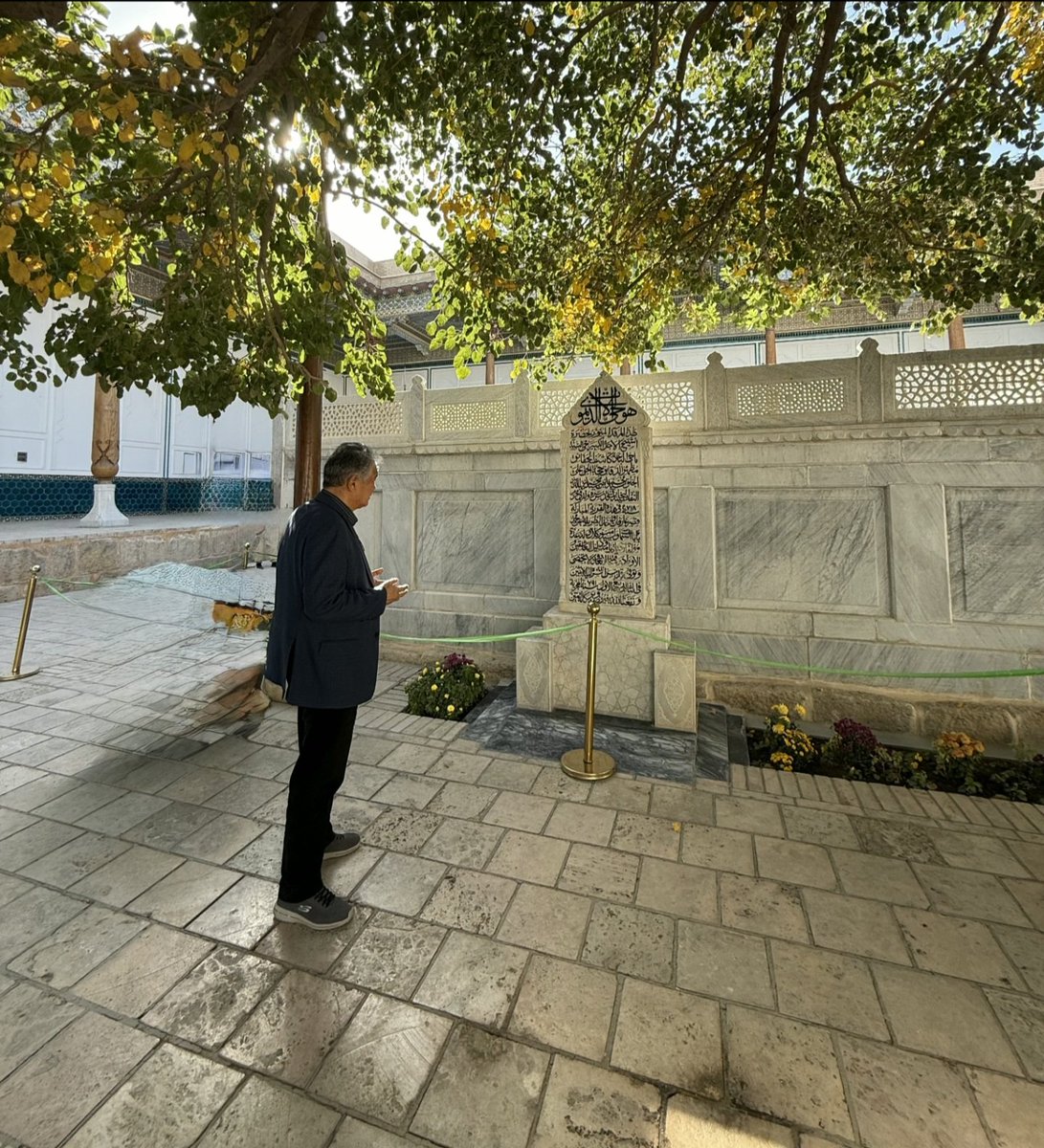 🇺🇿 TÜRKSOY Genel Sekreteri Sultan Raev, Buhara’da Şah-ı Nakşibend Hazretleri’nin türbesini ziyaret etti.