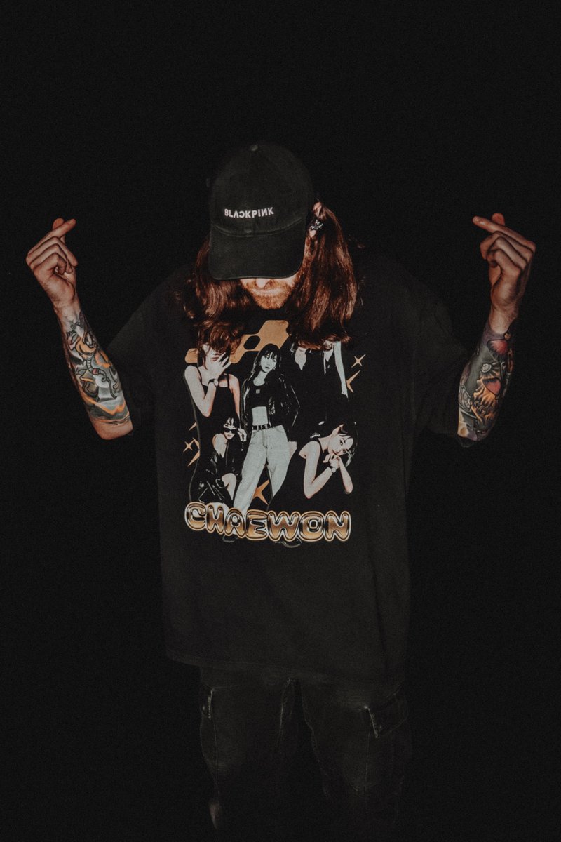 idk who gave me this shirt but just wanna say it’s been in heavy rotation since so thank u also I’d take a dahyun one in XXL if santa is listening