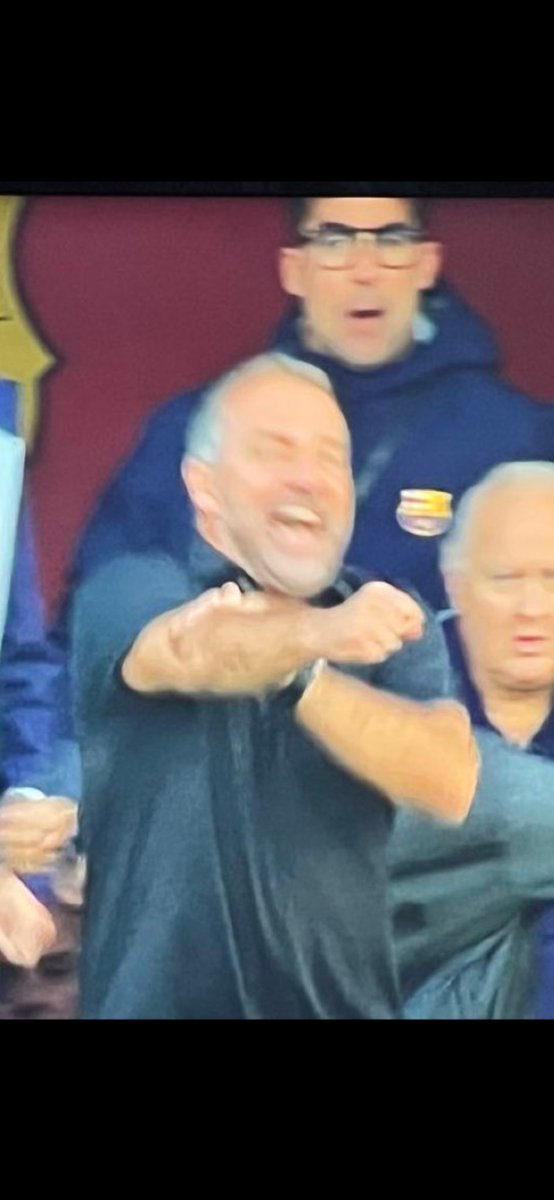 JGO75510's tweet image. Hoy,ante un Barça mermado por el Parón de mierda y las Bajas,no pudisteis con él ni trayendo a vuestro sicario favorito. Ésto va para él,para Louzán,para Tebas y para todos los merengutanes hijos de puta