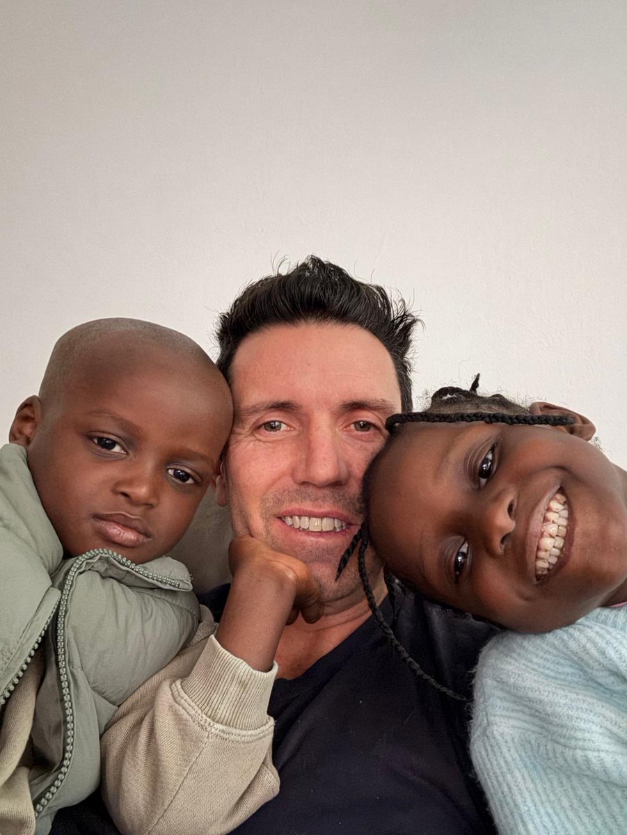 Luego de entrenar a Nico Jarry, <a href="/JuanIChela/">Juan Ignacio Chela</a> se alejó del radar tenístico. El extenista atravesó, junto a su pareja, una arduo proceso que culminó con el tan ansiado deseo de adoptar.

"Tras un proceso de muchos años, adoptamos dos chicos de Haití: un nene de 3 años y una nena de
