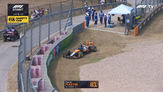 blog_formula1's tweet photo. PIASTRI E NORRIS NA SPRINT: AMBOS FORA E ZERO PONTOS. https://t.co/lcv4V9U5CP