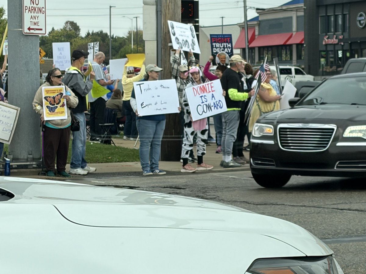 gregoryjon's tweet image. Milwaukee&apos;s #NoKings disaster