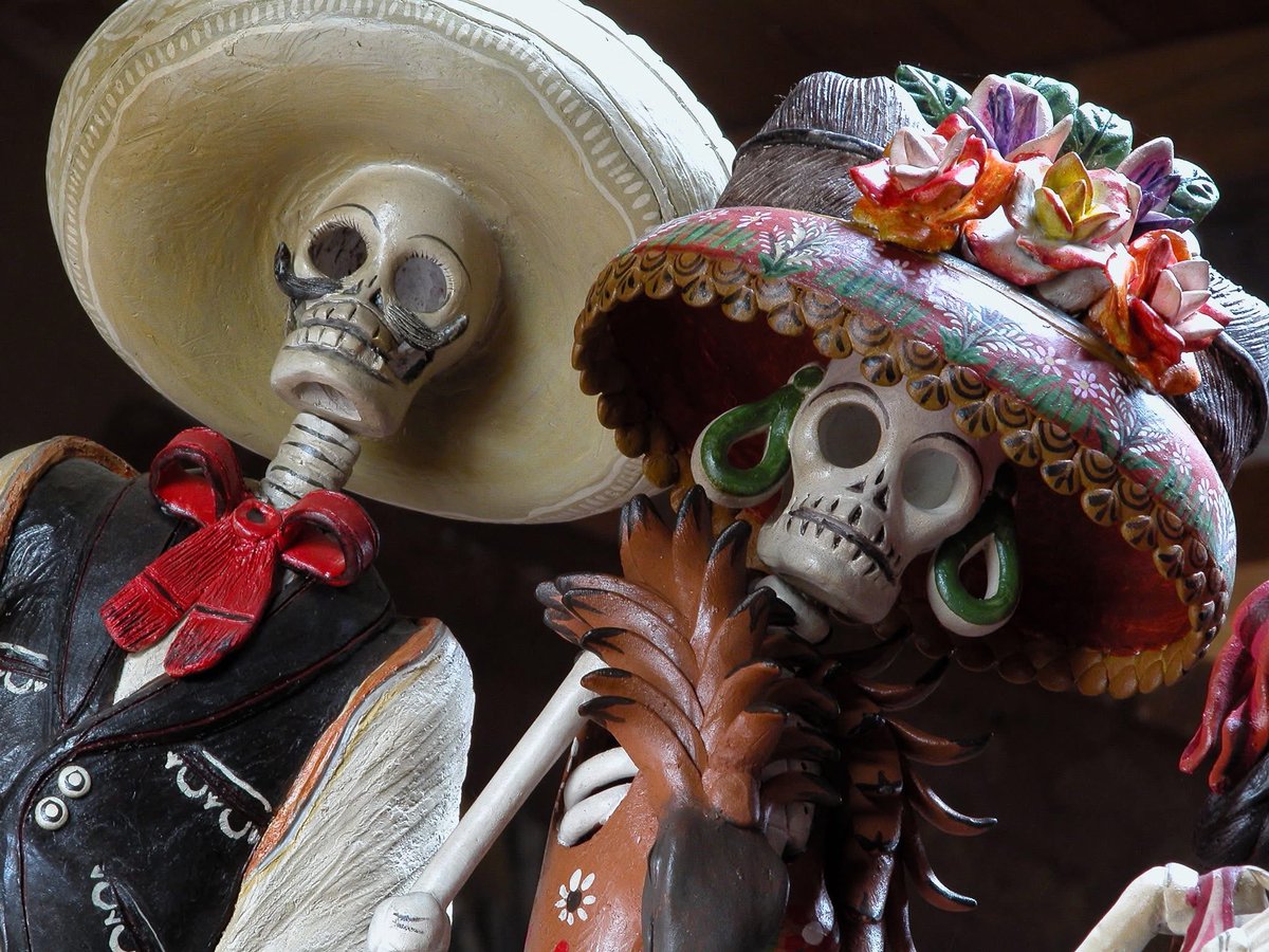 DiaDeMuertos_'s tweet photo. En #Capula, las catrinas cobran vida entre manos artesanas. Una tradición que florece con orgullo michoacano.
#Michoacán #ElAlmadeMéxico
#MichoacánSeVive
#DíaDeMuertos 🕯️💀🕯️ https://t.co/fGR8v4I3Nf