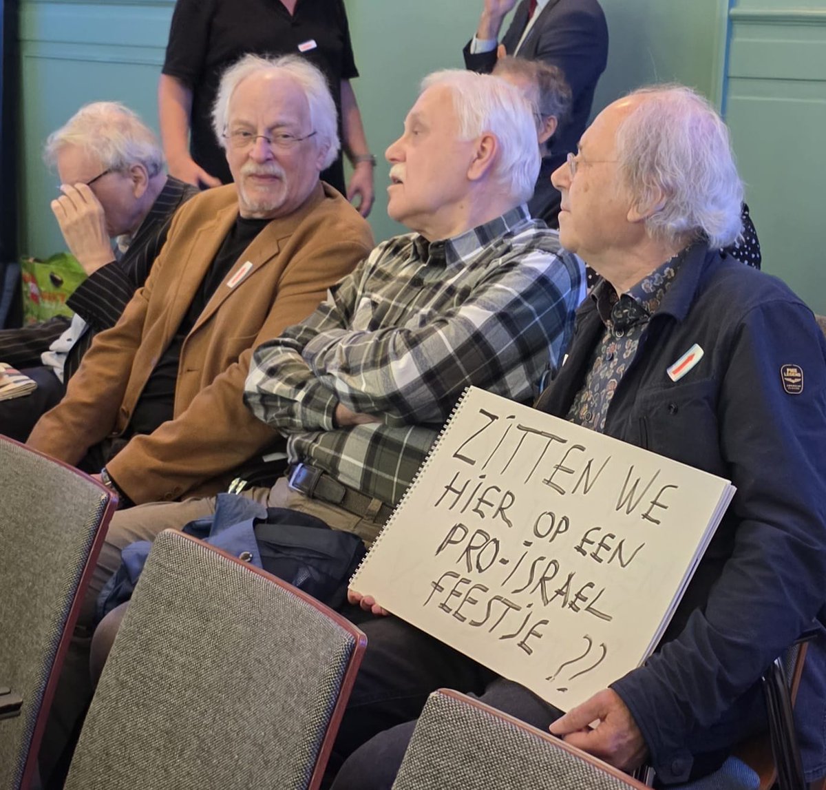 Vanmiddag in De Balie: uitreiking van de prijs voor Vrijdenker van het Jaar aan <a href="/TheodorHolman/">Theodor Holman</a>. Geheel terecht!

(met de plaatselijke Statler &amp; Waldorf had ik nog een kleine aanvaring...🙄🤯)
Foto's: <a href="/EzoWolfBooks/">Ezo Wolf Uitgevers</a>