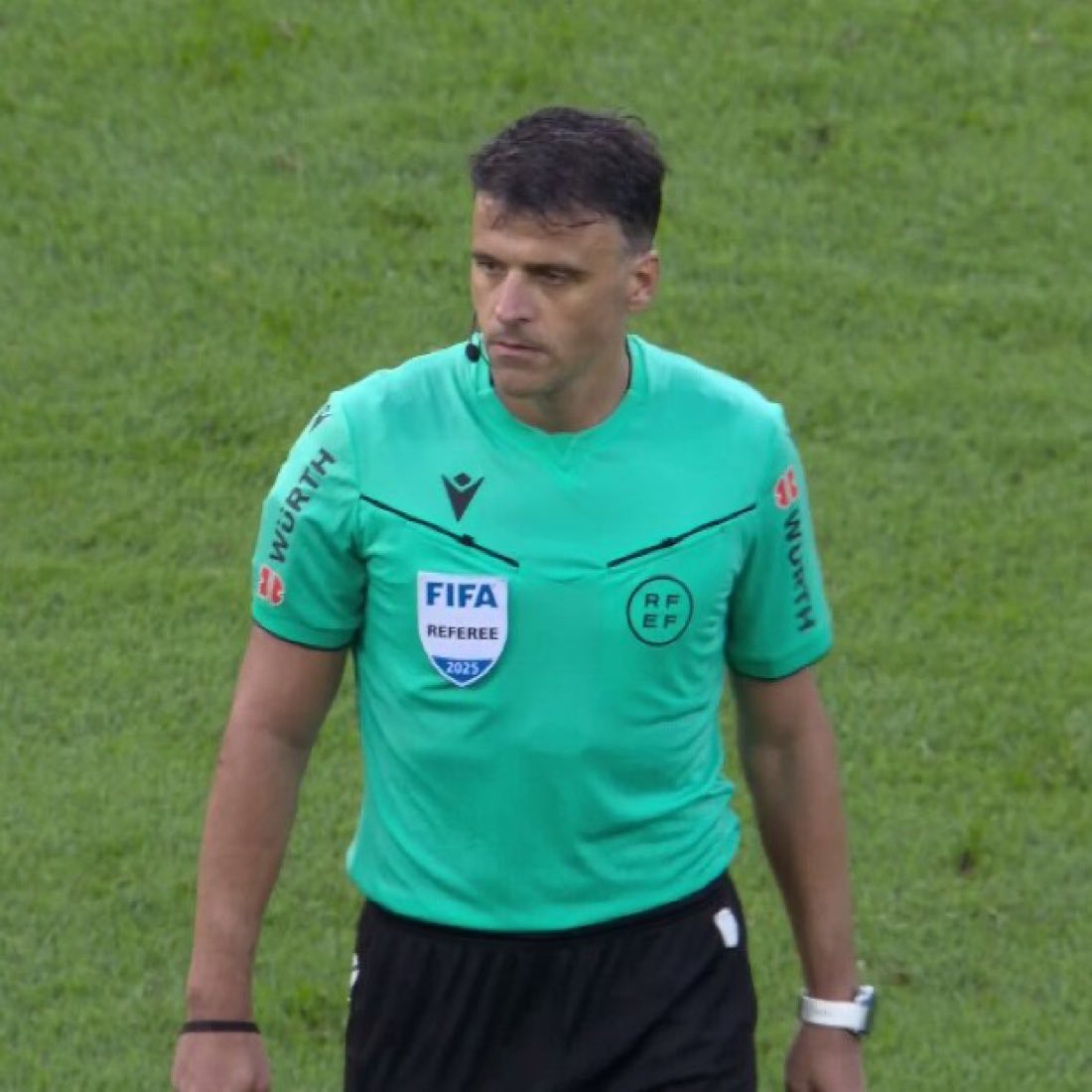 Un hombre devastado en el 93’.