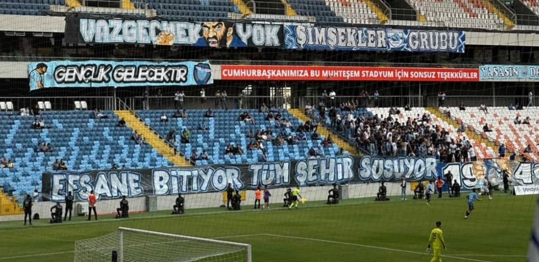 Kaç tane şimşekler grubu varsa maratonu kkası o su şu su sizde sustunuz hâlâ da susmaya devam ediyorsunuz kusura bakmayın size birlik olun dendi sokaklara çıkın dendi haykırın dendi ama siz birlik olmak yerine bölünüp durdunuz sokaklara çıkmak yerine sus pus oldunuz efsane bitti