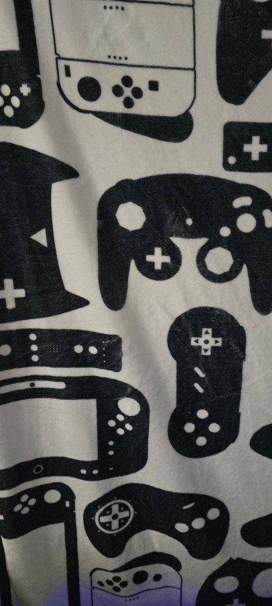 I had this blanket of Game Controllers since Christmas 2024
I'm bringing it with me for the move