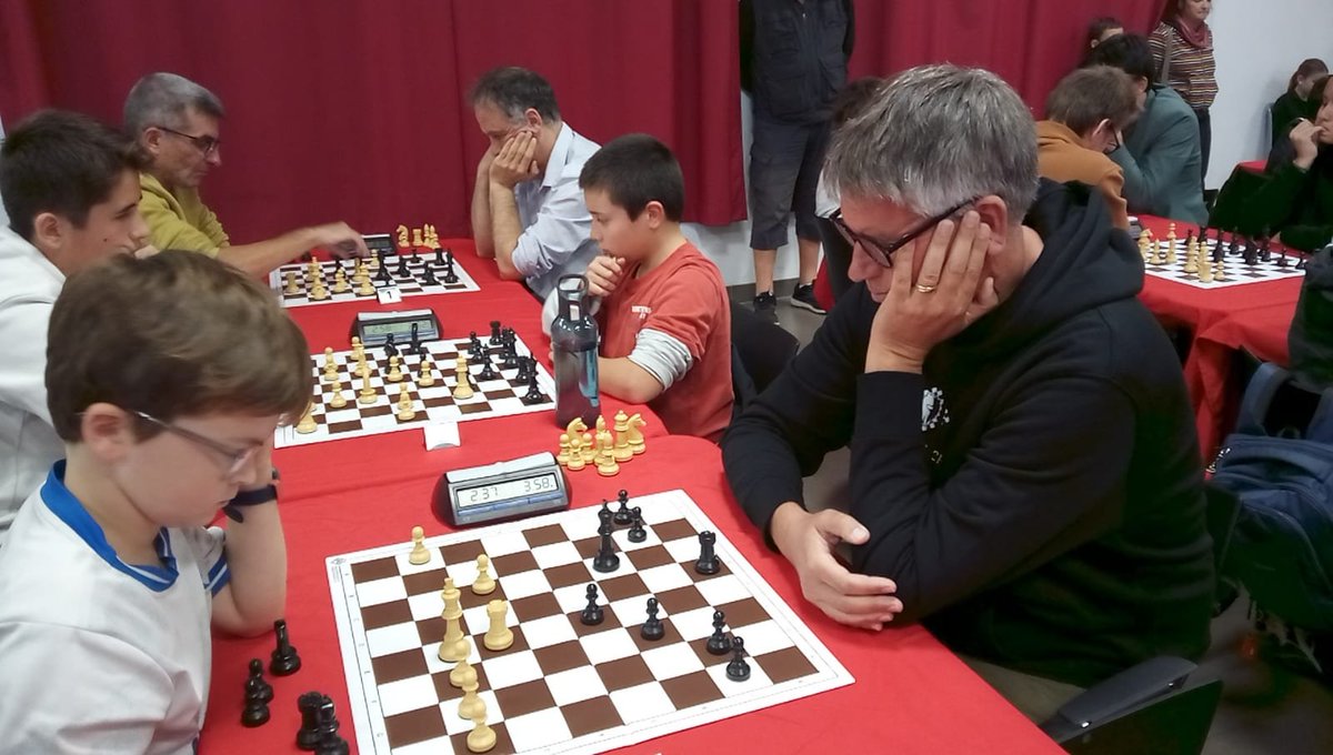 Magnifique Blitz FIDE du Festival International de #Perpignan avec la victoire du GMI Christian Bauer, Le MI Tom Decuignères de Vandoeuvre prend la troisième place derrière le Maître FIDE Alex VILLA...  echecs.asso.fr/Resultats.aspx… #échecs #chess #ajedrez #schach #escacs