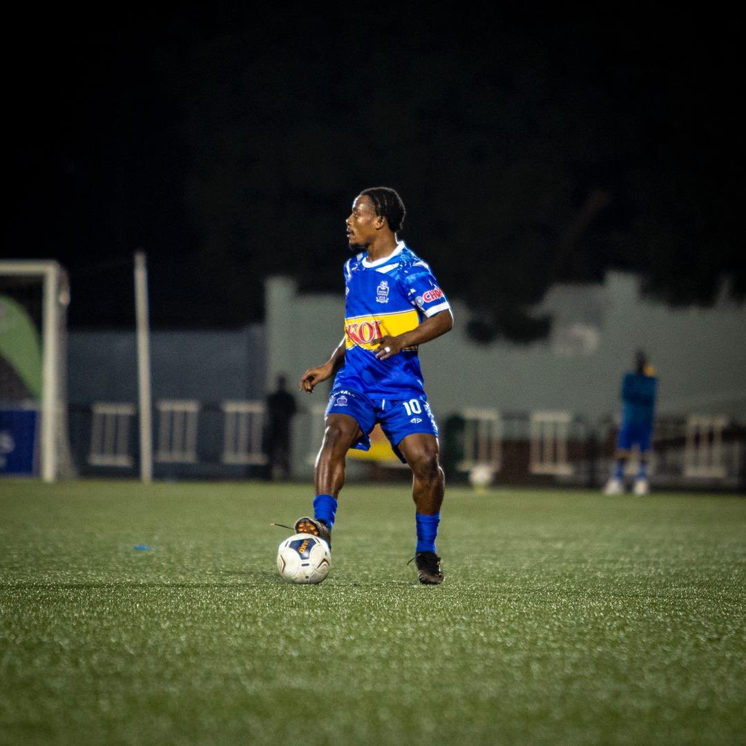 rayon_sports's tweet photo. #RPL || #RAYRUT
42’
GOOOOOOAAAAAAAL⚽️
On a perfect cross from Captain Ally SERUMOGO,
Abedi BIGIRIMANA restores our lead with a brilliant finish! 🔵🔥
Rayon Sports 2-1 Rutsiro FC
#Gikundiro https://t.co/hrtwzffC2X