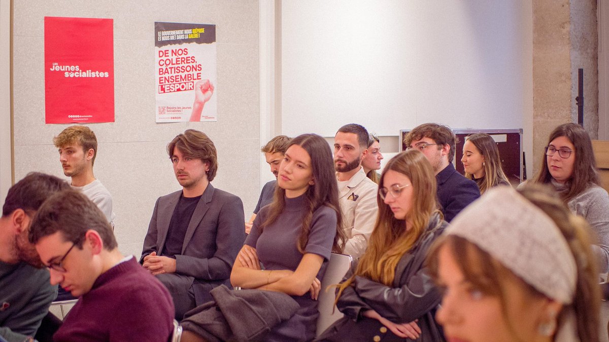 🌹 Ce samedi, <a href="/lesJeunesSoc/">Les Jeunes Socialistes</a> se sont réunis en Secrétariat national puis en Bureau national.

✊ Dans la période politique actuelle, nous faisons vivre notre démocratie interne et préparons nos combats à venir. Dans le cadre de la discussion budgétaire qui va s’ouvrir, les JS
