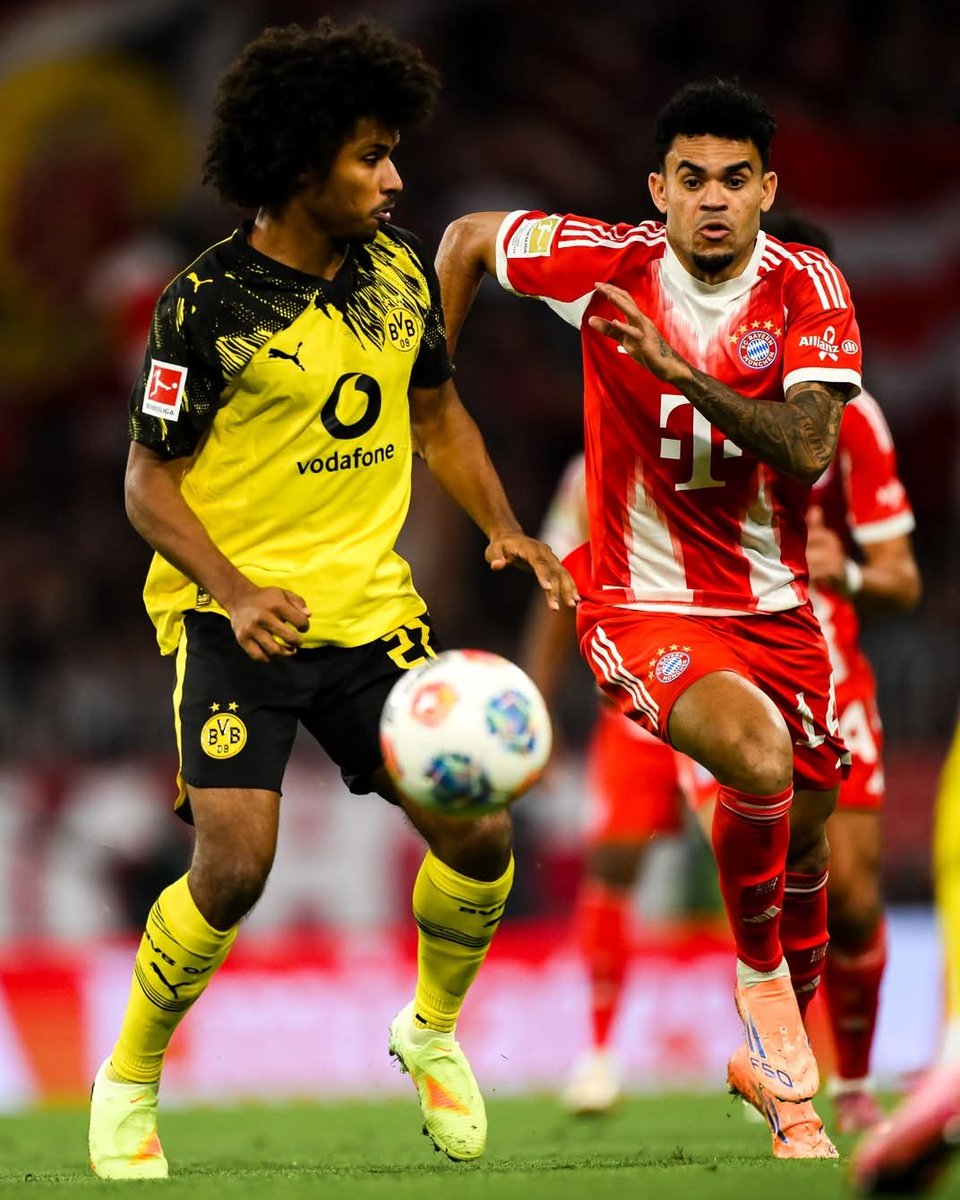 🚨 HALF-TIME 🚨 

BAYERN MUNICH 1️⃣-0️⃣ BORUSSIA DORTMUND 

So far, it's been a tactical masterclass from Kompany, as Bayern have had total control. 
We're losing the game either way, it's time to be brave, what's the worst that can happen from here?!

HEJA BVB!

⚫🟡
#BVB