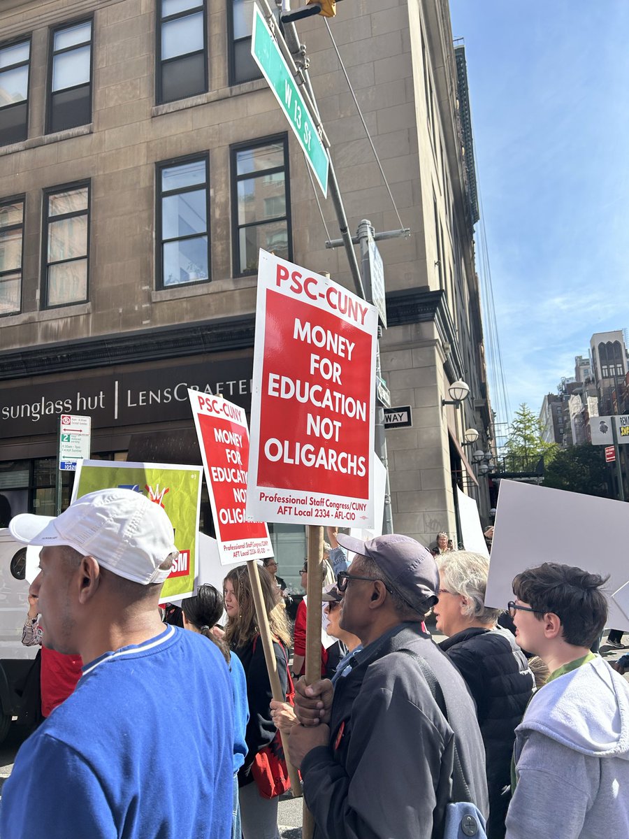 BmccPsc's tweet photo. BMCC PSC members showed up and made themselves heard during the No Kings March! https://t.co/YD3XAvypnB
