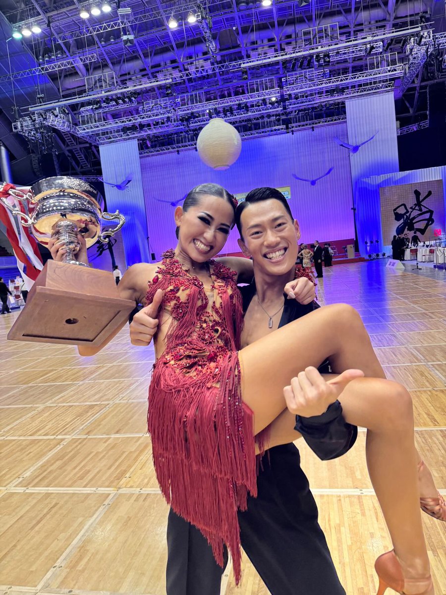 EYamazaki2025's tweet photo. 2025日本インターナショナル選手権
アマラテン優勝🏆

当日の応援、メッセージくださった皆様ありがとうございました！！

荒削りなダンスなのは重々承知ですが、このチャンスに恵まれたことを心より感謝いたします！
そして挑戦し続けます！！

#wdc世界選手権 https://t.co/SW8DnDrXPf