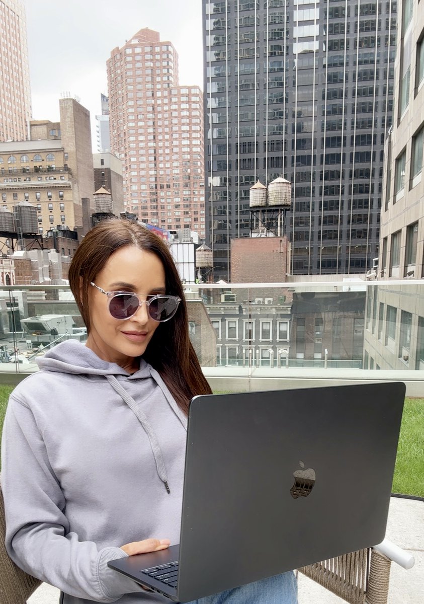 Lisa Ann tweet media