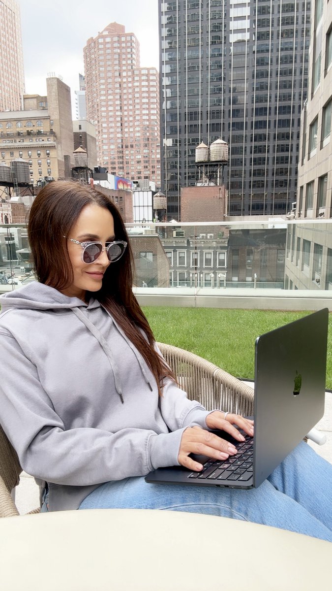 Lisa Ann tweet media