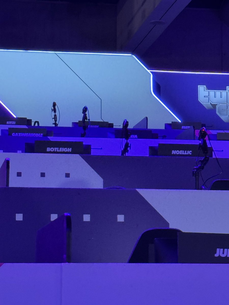 botleigh tweet media