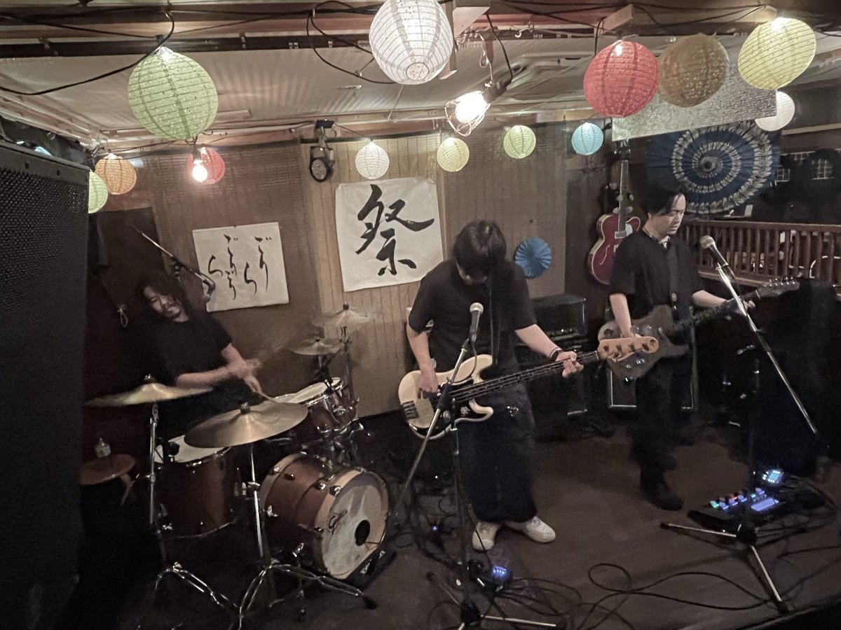 [魔法使いゴリー]
沢山のご来場ありがとうございます♪

いんやぁ〜しかしええ〜夜でしたなぁ〜👍
かっこいい奴等集う❗️

2025.10.18
MOQJI
パキラ
モンスターロシモフ
butta-gil

HP
ongakujaya-gorigorihouse.com

#ごりごりハウス