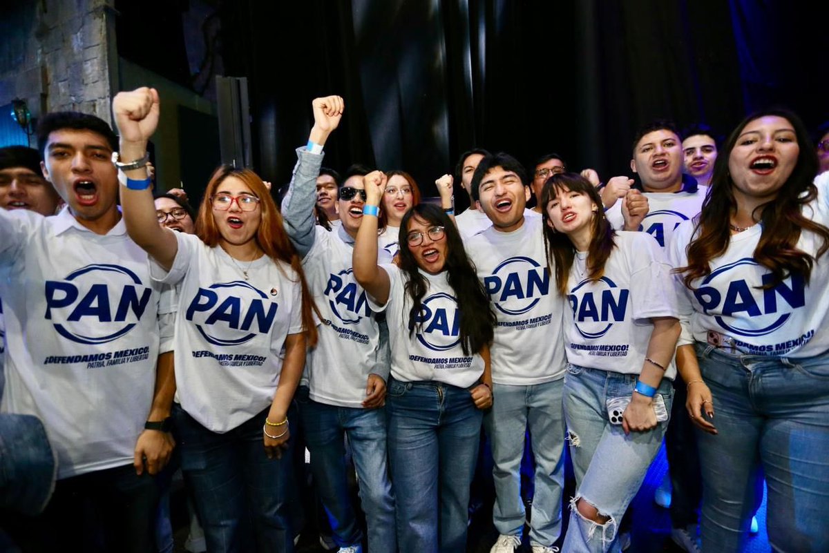 AccionNacional's tweet image. ¡Bienvenido, México! 🇲🇽
Hoy, en el corazón de nuestra capital, abrimos los brazos a una nueva era de Patria, Familia y Libertad.

Aquí comienza un futuro con oportunidades y justicia para las juventudes, las mujeres y todas las familias.
#RelanzamientoPAN