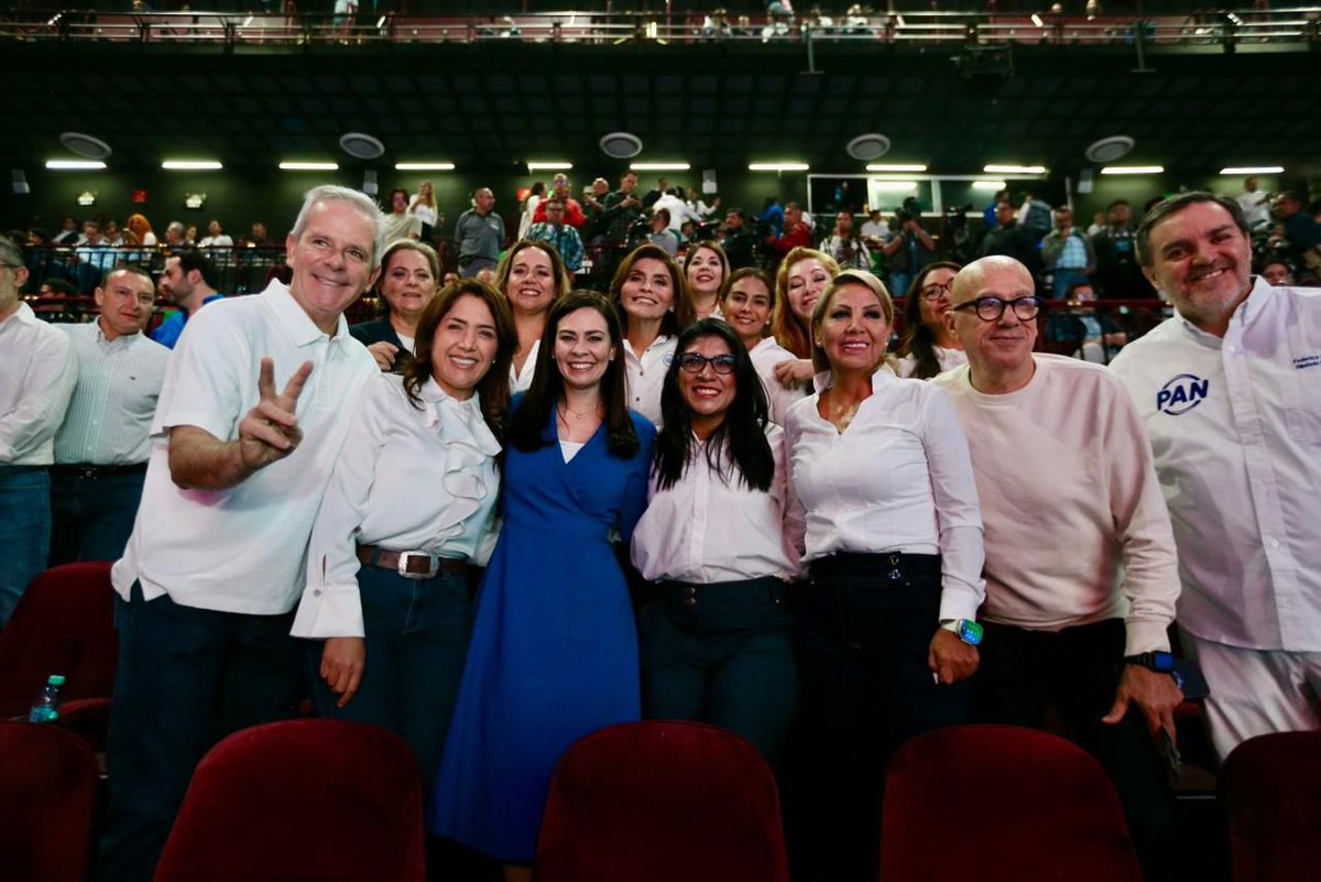AccionNacional's tweet image. ¡Bienvenido, México! 🇲🇽
Hoy, en el corazón de nuestra capital, abrimos los brazos a una nueva era de Patria, Familia y Libertad.

Aquí comienza un futuro con oportunidades y justicia para las juventudes, las mujeres y todas las familias.
#RelanzamientoPAN