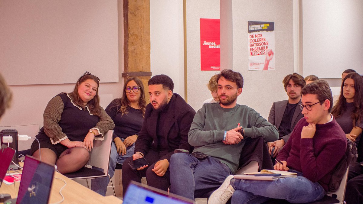 Cet après-midi, les instances des Jeunes Socialistes se sont réunies en Secrétariat national et en Bureau national 🌹

L’occasion d’évoquer l’actualité politique, notre stratégie et nos combats dans les mois à venir ! ✊

#BatissonsLespoir !