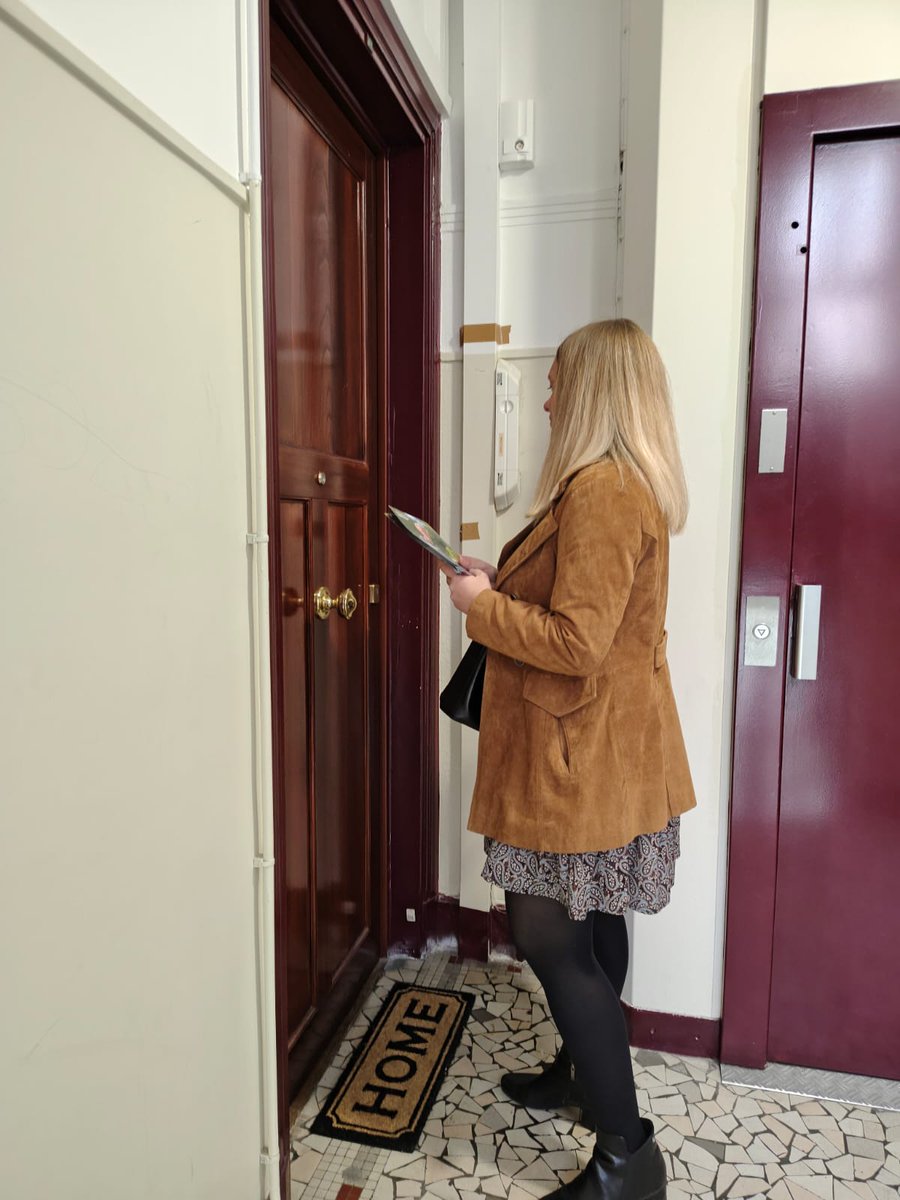 Super porte-à-porte pour la campagne de <a href="/egregoire/">Emmanuel Grégoire</a> à Paris et <a href="/EricPliez/">Eric Pliez</a> dans le 20e #Municipales2026 ✊🌹

Merci aux habitants de #Paris20 pour leur accueil chaleureux et ces riches moments d'échanges🏘️