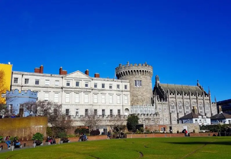 On this week's #podcast <a href="/OnantaForbes/">Onanta Forbes</a> joins me to share Skyscanners #Travel Trends for 2026. Then we'll chat with <a href="/TourGuideDublin/">Dublin Tour Guide</a>, to learn all about discovering #Dublin through the walking tours they offer. Listen now at bit.ly/47jCPZi <a href="/DiscoverIreland/">Discover Ireland</a>